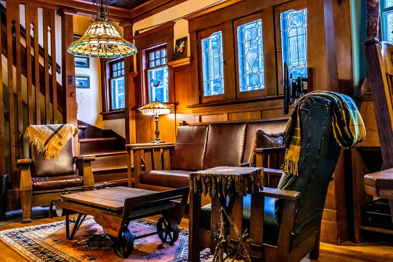 Bed and Breakfast The Craftsman House Bragg Creek Екстер'єр фото