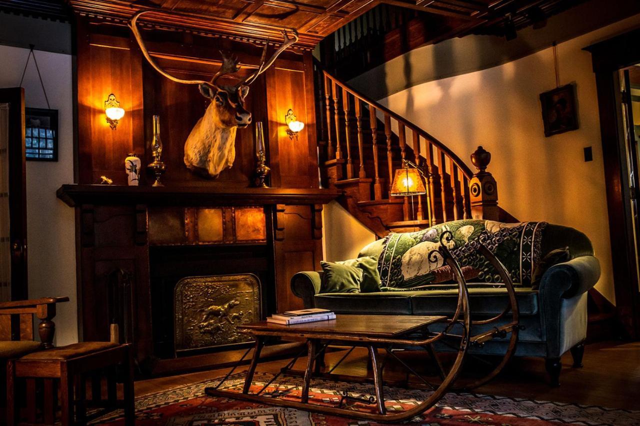 Bed and Breakfast The Craftsman House Bragg Creek Екстер'єр фото