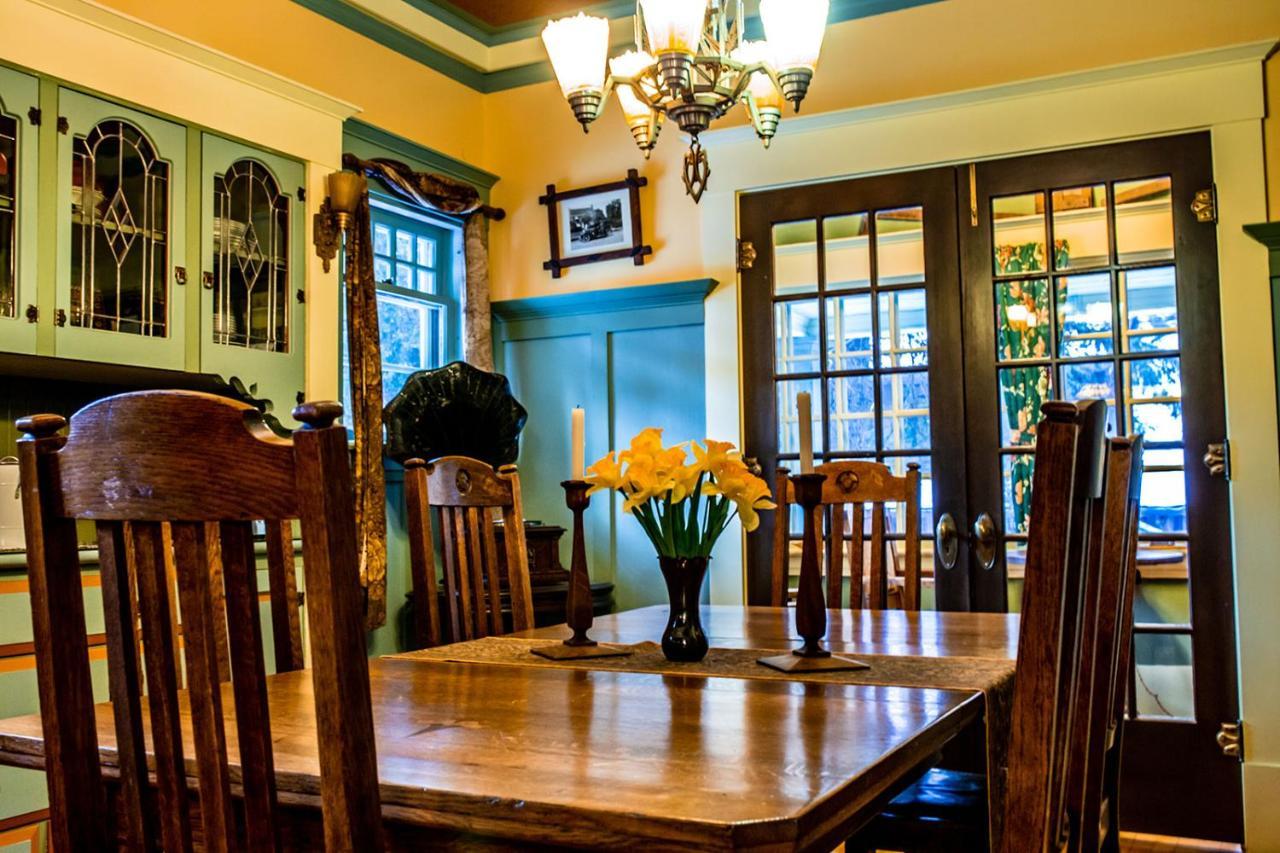 Bed and Breakfast The Craftsman House Bragg Creek Екстер'єр фото