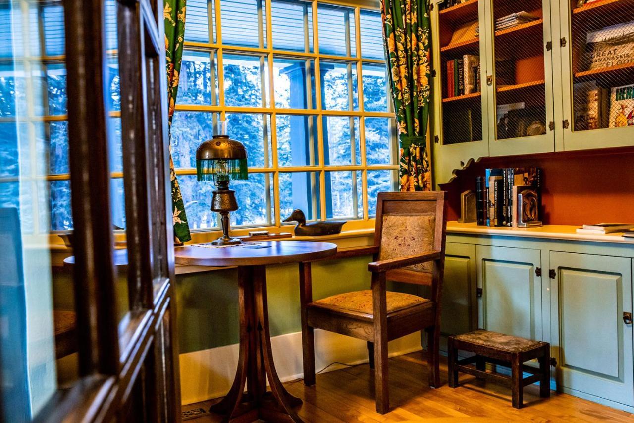 Bed and Breakfast The Craftsman House Bragg Creek Екстер'єр фото