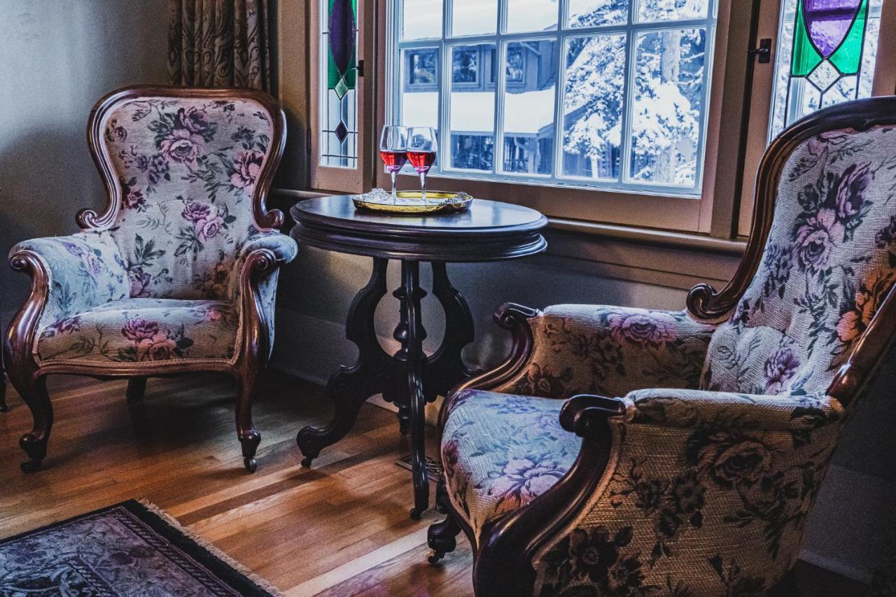 Bed and Breakfast The Craftsman House Bragg Creek Екстер'єр фото