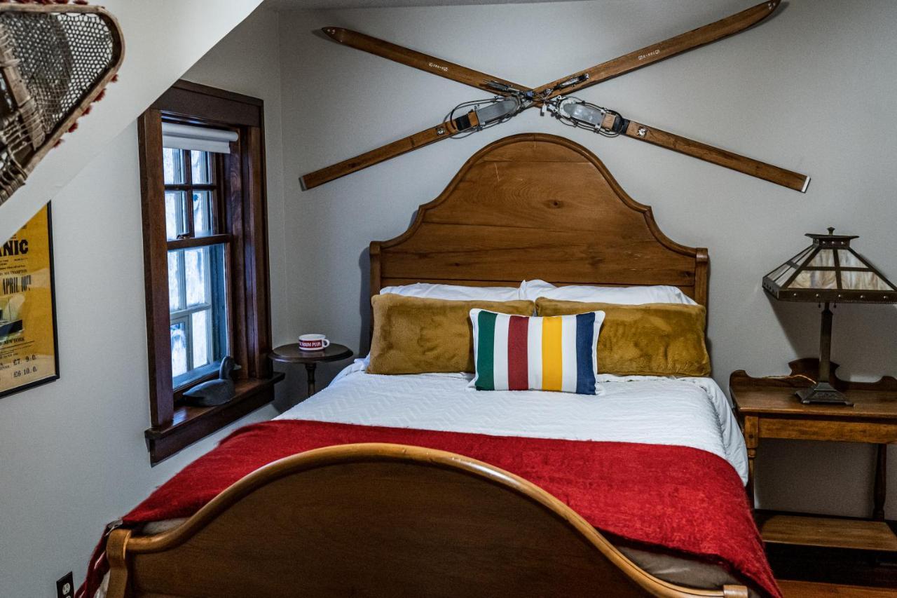 Bed and Breakfast The Craftsman House Bragg Creek Екстер'єр фото